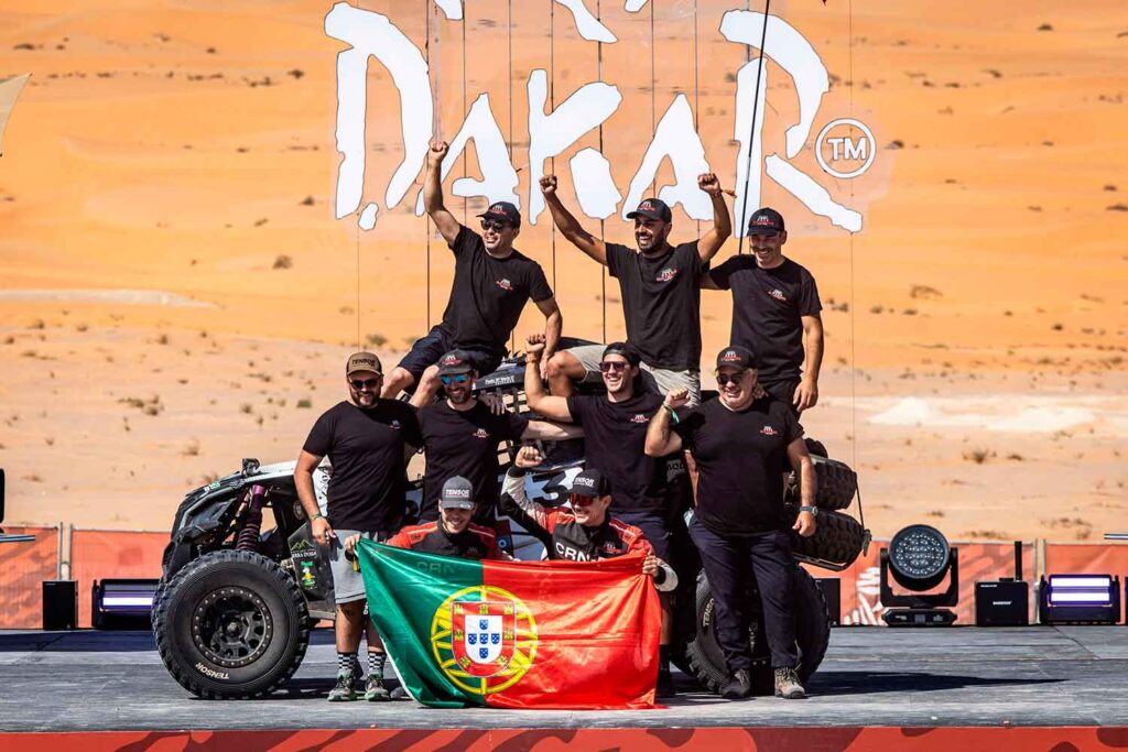 Alexandre Pinto com estreia de sonho no Dakar 2025: pódio nos SSV e liderança o W2RC